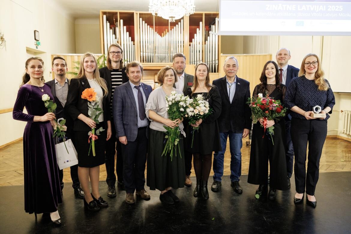 Svinīgi atklāts IZM veidotais kalendārs un ceļojošā izstāde “Zinātne Latvijai 2025”
