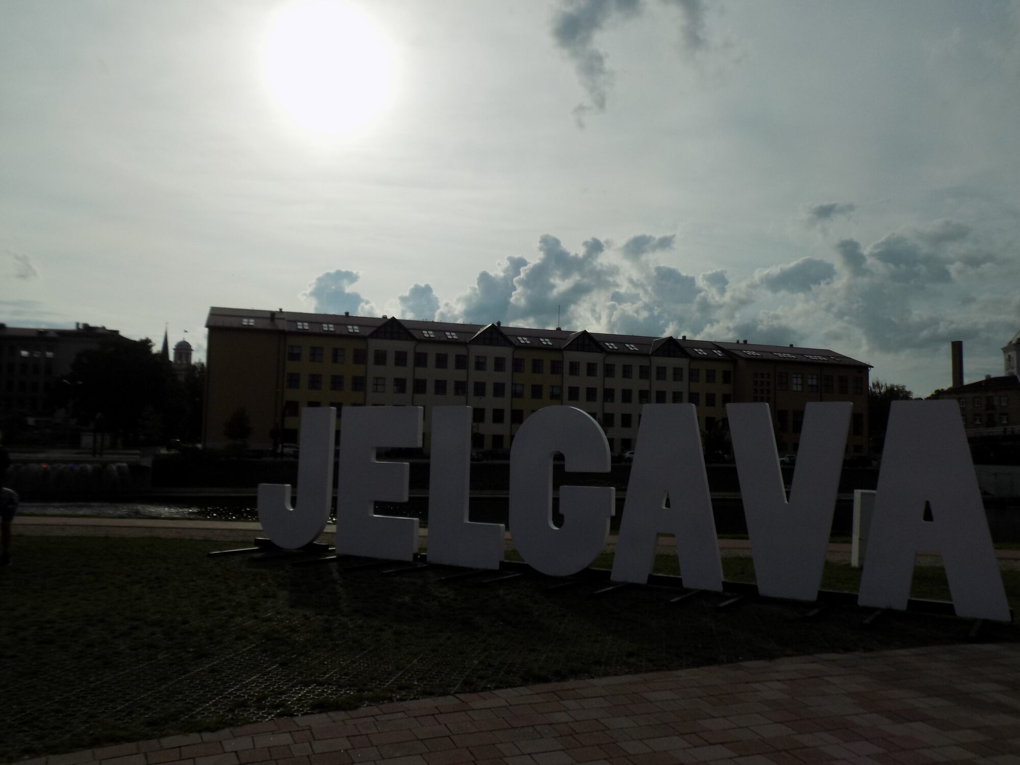 Ceturtdien lielākajā valsts daļā gaidāms lietus