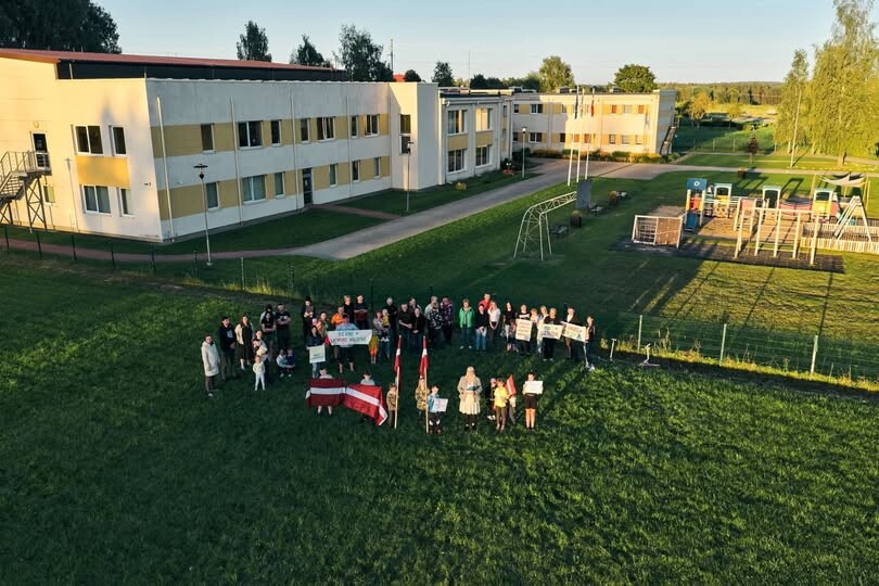 Variešu sākumskolas bērni atgriežas savā mīļajā skoliņā