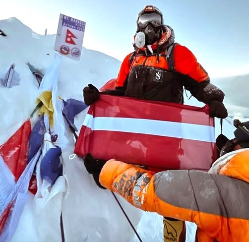 Kādreizējais jēkabpilnieks uzkāpj Manaslu virsotnē