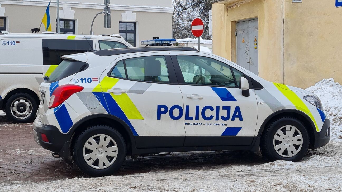 Zīlānos “sabučojas” trīs automašīnas